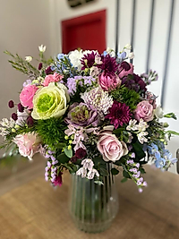 Kesme Cam Vazoda Karışık Çiçekler